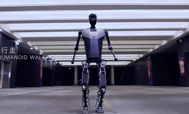 این اولین ربات انسان‌نمای تمام‌الکتریکی با سرعت ۶ کیلومتربرساعت است