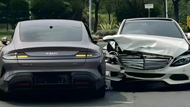 تصادف ماشین شیائومی با مرسدس بنز؛ هر دو خودرو به‌شدت آسیب دیدند