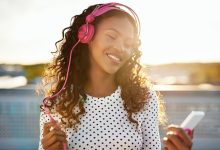 چرا به آهنگ‌هایی که ما را غمگین می‌کنند علاقه داریم؟