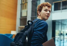 چرا گاهی اوقات احساس میکنیم تحتنظر هستیم؟