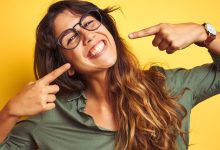 آیا لبخند ساختگی می‌تواند ما را خوشحال‌تر کند؟