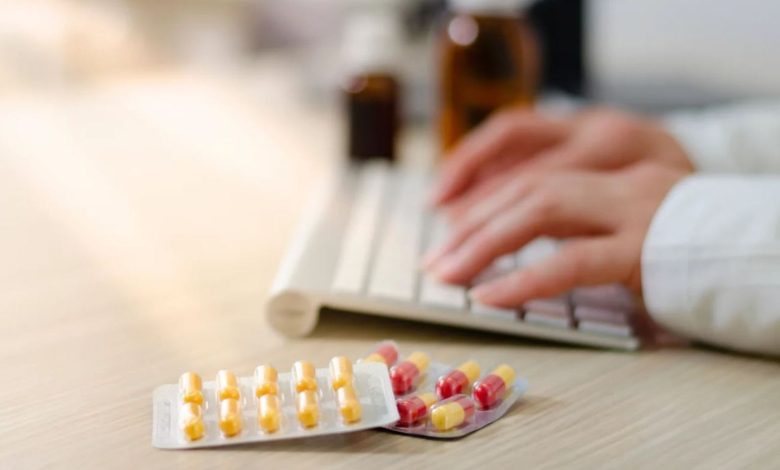 انجمن داروسازان خطاب به داروخانه‌ها: با سکوهای اینترنتی دارو همکاری نکنید