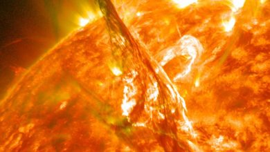 تصویر روز ناسا: یک رشته‌ خورشیدی فوران می‌کند