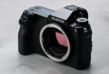 دوربین GFX100S II توسط فوجیفیلم معرفی شد؛ حسگری بزرگ در بدنهای کوچک