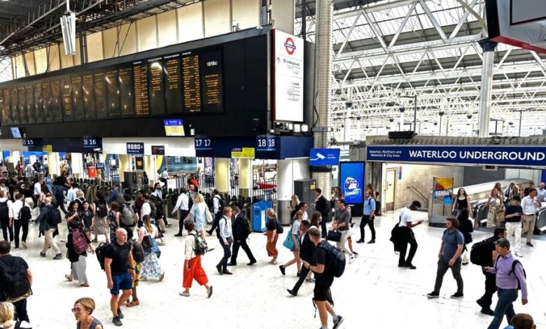 دوربین‌های هوش مصنوعی آمازون احساسات مسافران قطار در بریتانیا را رصد می‌کنند