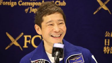 میلیادر ژاپنی سفر خود به دور ماه را بهدلیل تاخیر در توسعه استارشیپ لغو کرد