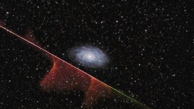 تصویر روز ناسا: شهابسنگ از کنار کهکشان گذشت