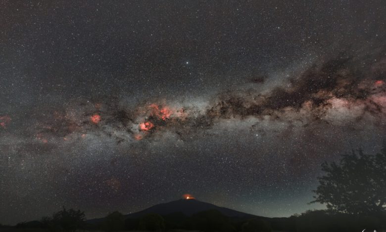 تصویر روز ناسا: کوه اتنا کهکشان راه شیری