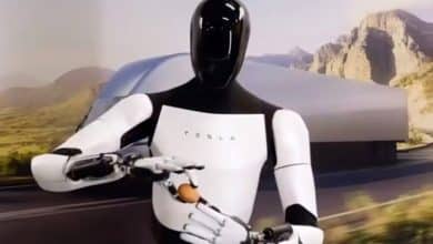 ربات انساننمای تسلا از کودکان پرستاری میکند!