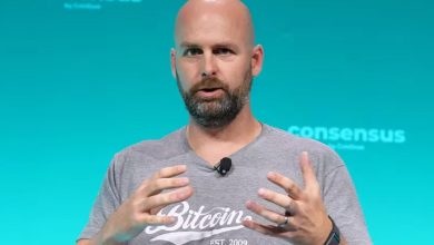 مدیرعامل شرکت کریپتویی پس از انتشار پستهایی در حمایت از خشونت سیاسی و دیپورت مهاجرین استعفا داد