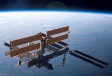 چرا فضانوردان از میکروب‌های چسبیده به بدنه ایستگاه فضایی نمونه‌برداری می‌کنند؟