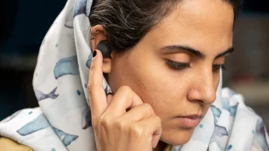 چطور صدای هدفون را محدود کنیم تا به شنواییمان آسیبی نرسد؟