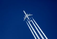 راز خطوط سفیدی که جت‌ها در آسمان به جا می‌گذارند چیست و چرا رخ می‌دهد؟