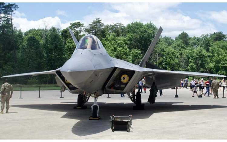 همه‌چیز درباره جنگنده بی‌نظیر F-22 Raptor