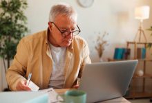 استفاده از اینترنت به سلامت روان افراد مسن کمک میکند