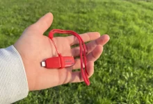 با این گجت عجیب در گوشی خود فوت کنید و ساز بزنید!