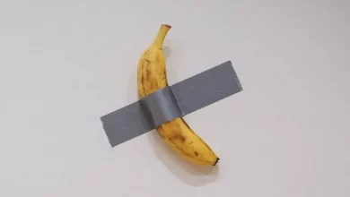 حراجی عجیب: خرید موز چسبیده شده به دیوار با قیمت 6.2 میلیون دلار!