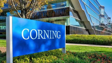 سازنده گوریلا گلس برای جلوگیری از جدال قانونی با اتحادیه اروپا، بند انحصاری را از قراردادهایش حذف میکند