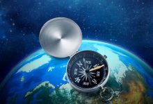 قطب‌نما در فضا کدام جهت را نشان می‌دهد؟