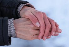 چه زمانی نگران سردی دستها باشیم؟
