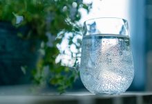 آیا نوشیدن آب گازدار باعث کاهش وزن میشود؟