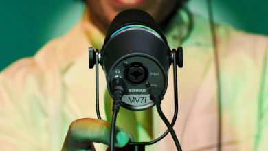 ابزاری جذاب برای پادکسترها؛ میکروفون هوشمند شور MV7i به‌طور مستقیم از میکروفون دوم هم میزبانی می‌کند