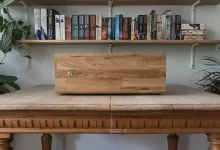 این کامپیوتر قدرتمند با بدنه چوبی، میتواند نقش یک میز را هم ایفا کند