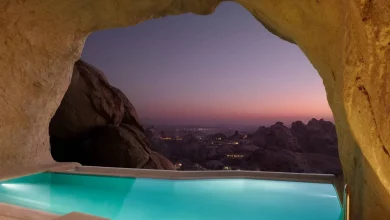 تازه‌ترین ابرپروژه عربستان با اقامتگاه‌های کوهستانی در لبه صخره‌ها افتتاح شد