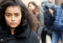 حس بودن پشت شیشه؛ اختلال مسخ شخصیت یا زوال شخصیت چیست؟