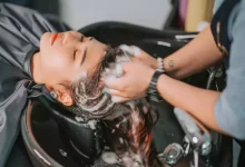 خطر پنهان شستشوی مو در آرایشگاه