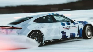 رکوردشکنی تاریخی؛ پورشه تایکان ۴۶ دقیقه روی یخ دریفت کرد!