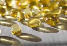 عوارض جانبی مصرف ویتامین دی؛ از سنگ کلیه تا درد استخوان