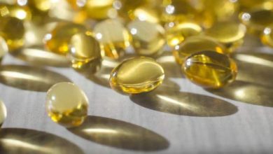 عوارض جانبی مصرف ویتامین دی؛ از سنگ کلیه تا درد استخوان