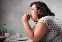 غذا خوردن با حواسپرتی باعث چاقی میشود