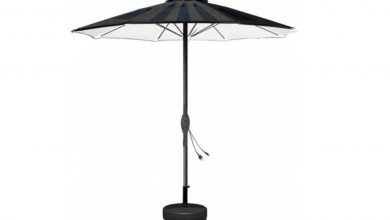 چتر ساحلی انکر با پنلهای خورشیدی و توان شارژ ۸۰ وات معرفی شد