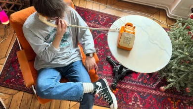 این تلفن قدیمی، شعر میخواند!